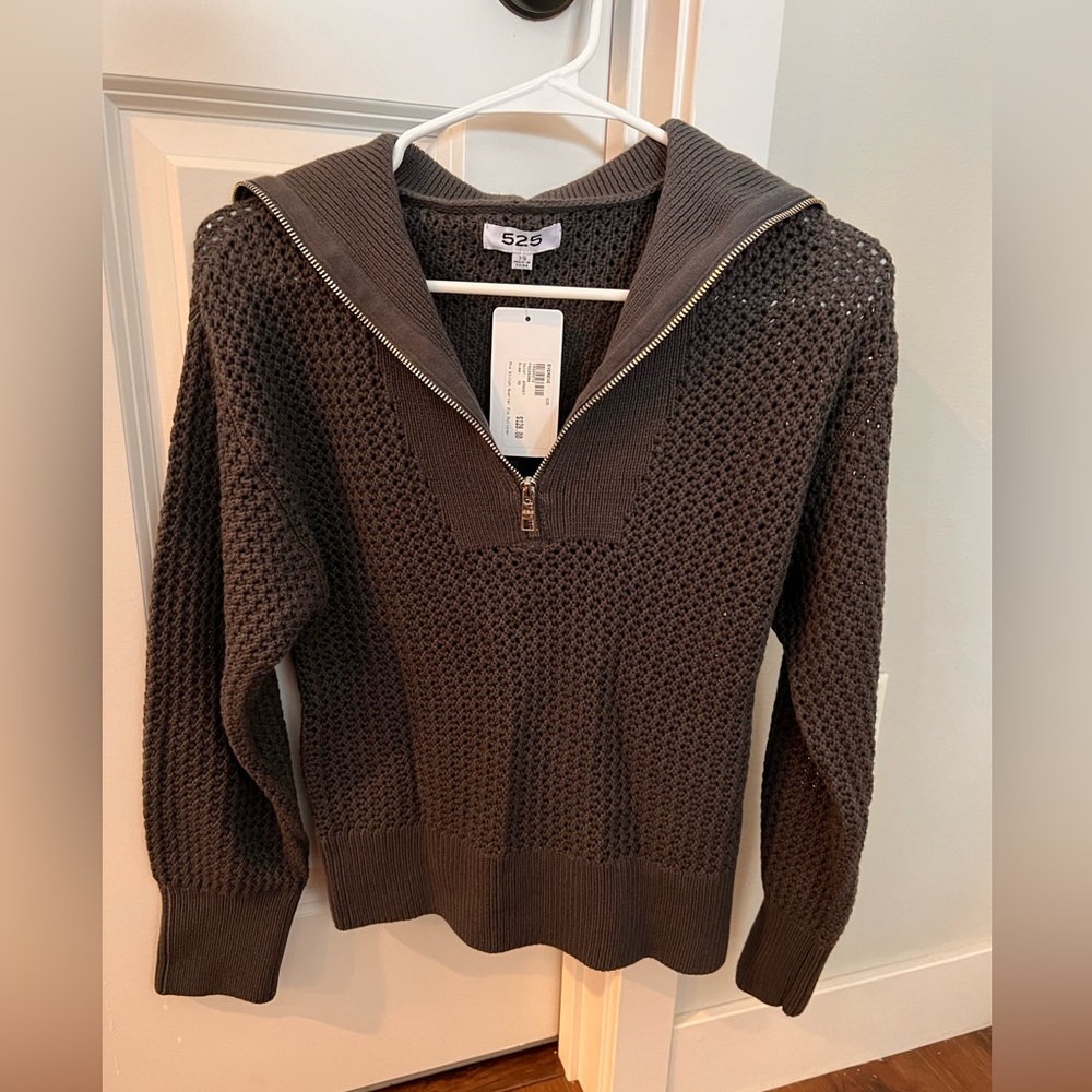 Evereve 525 Charcoal color half zip sweater